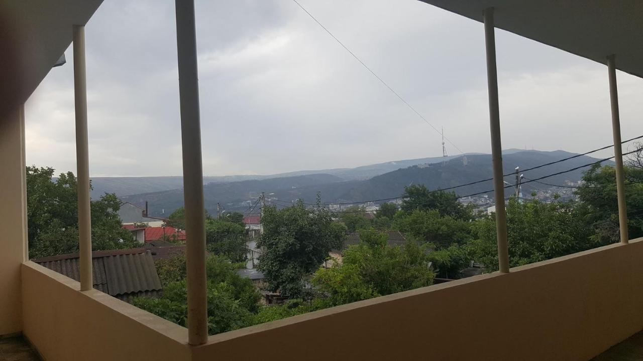 Guesthouse Different Tbilisi Exterior foto