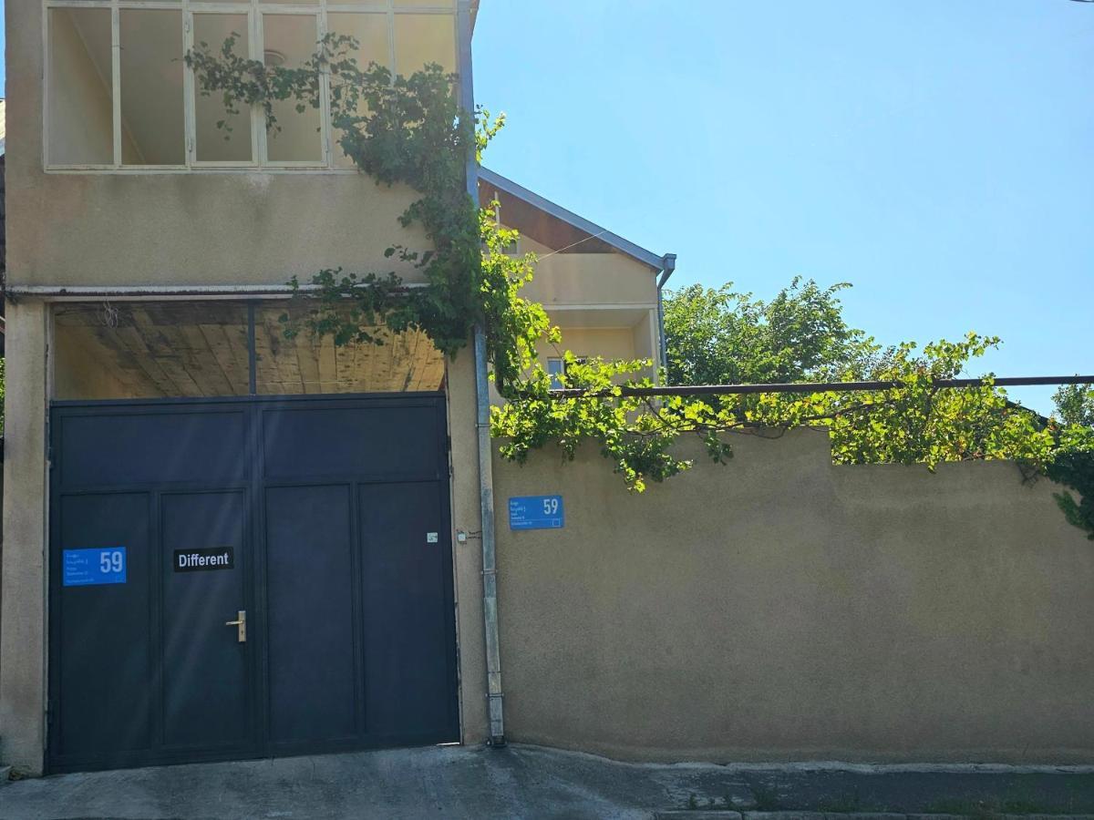 Guesthouse Different Tbilisi Exterior foto